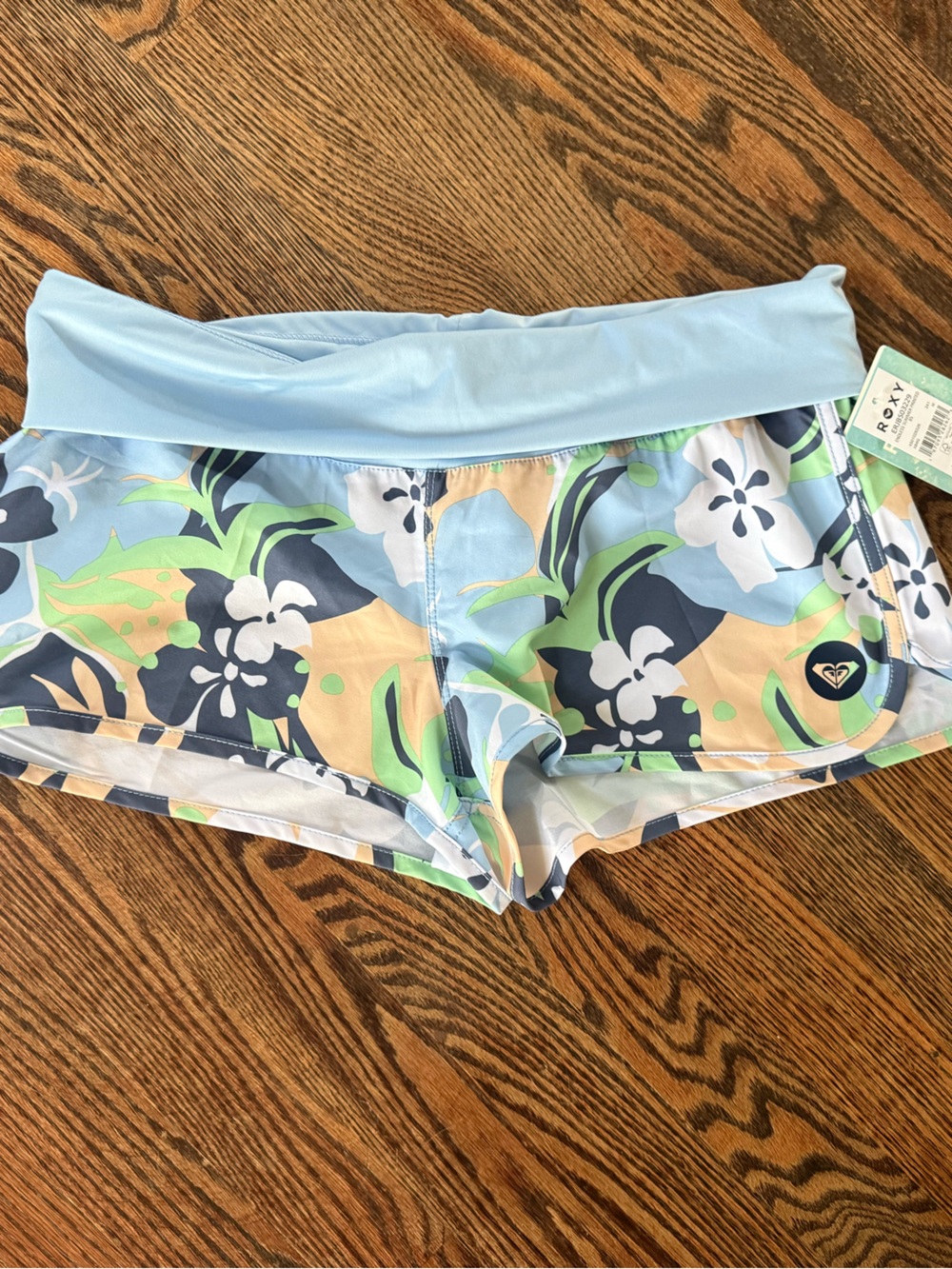Roxy floral board shorts size Medium nwt